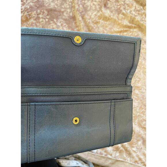 Fossil blue leather wallet with magnetic‎ closure - Picture 3 of 6
